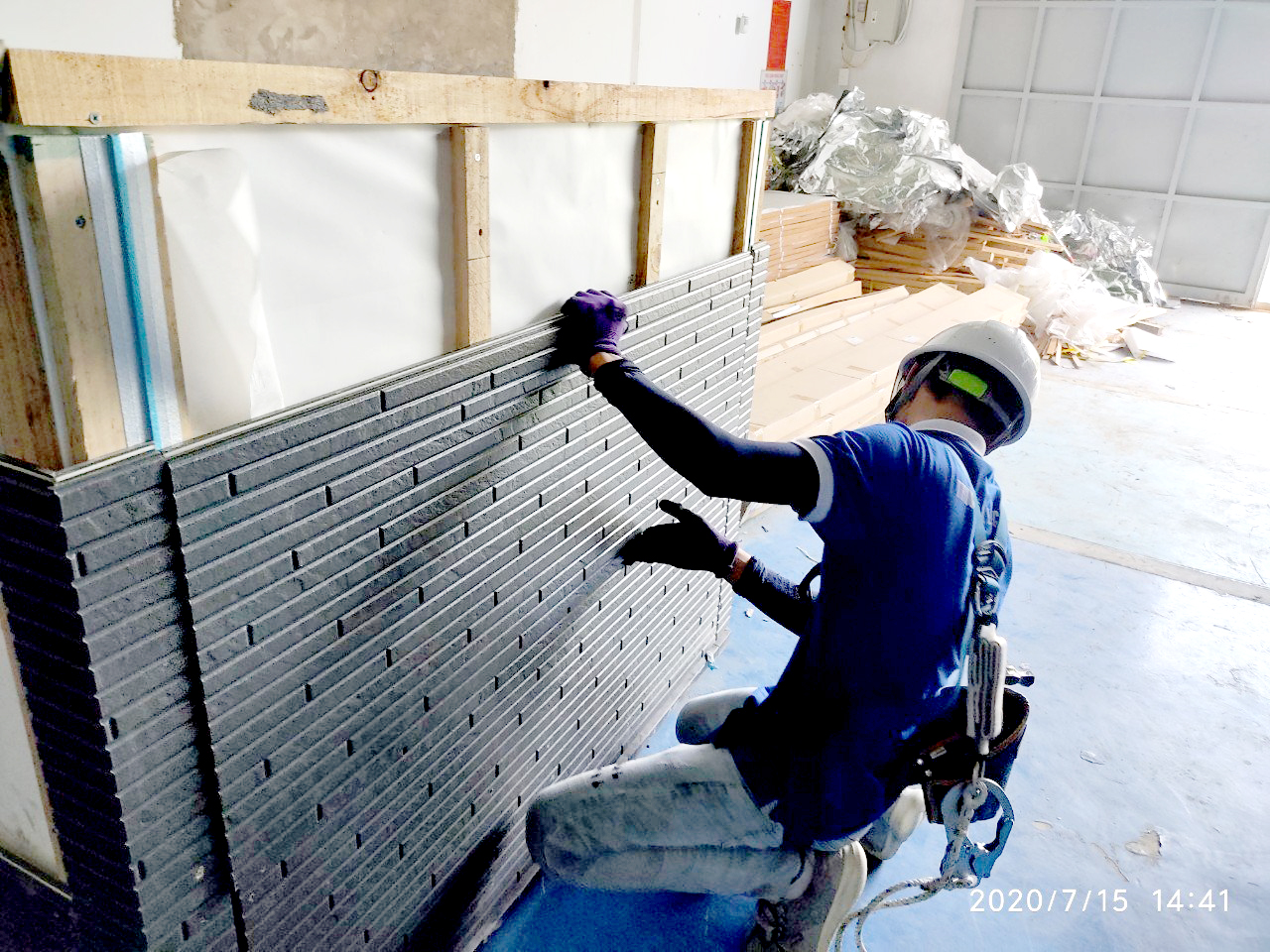 Tuyển Nam ngành nghề trang trí nội thất (ốp, dán gạch)